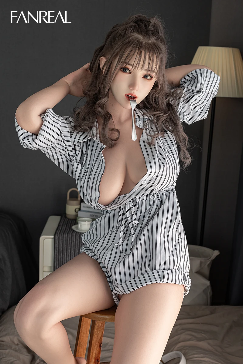 Lifelike silicone figure with articulated joints